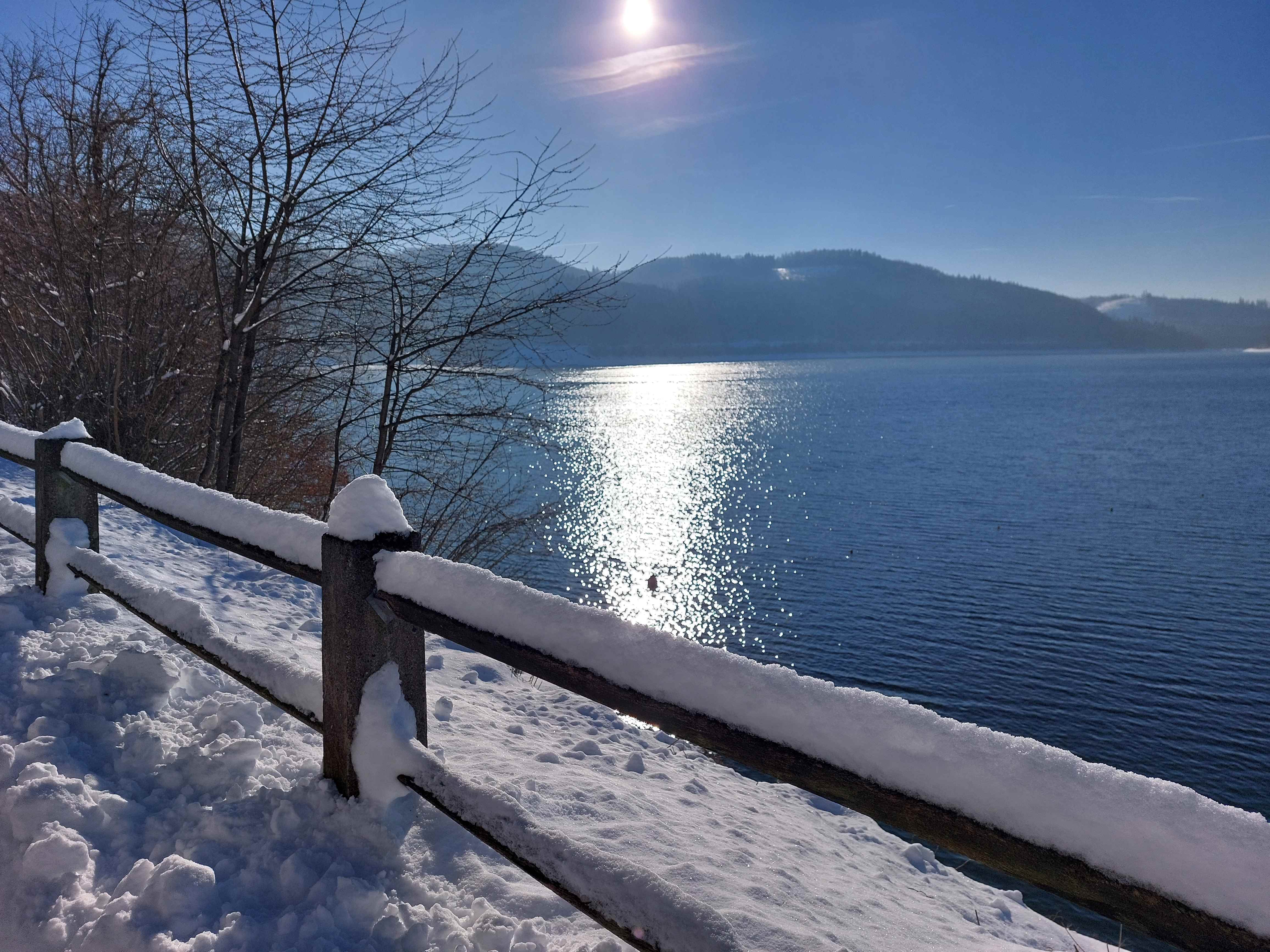 20240120_123433_Biggesee_Geländer mit Schnee