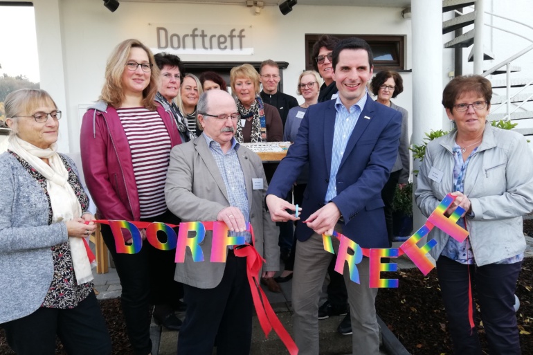 offizielle Eröffnung mit Bürgermeister und Dorfvereinsmitgliedern